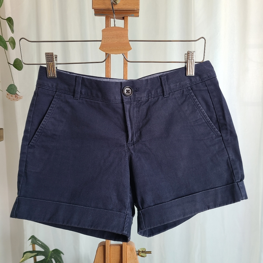 Banana republic navy blue chino shorts petites